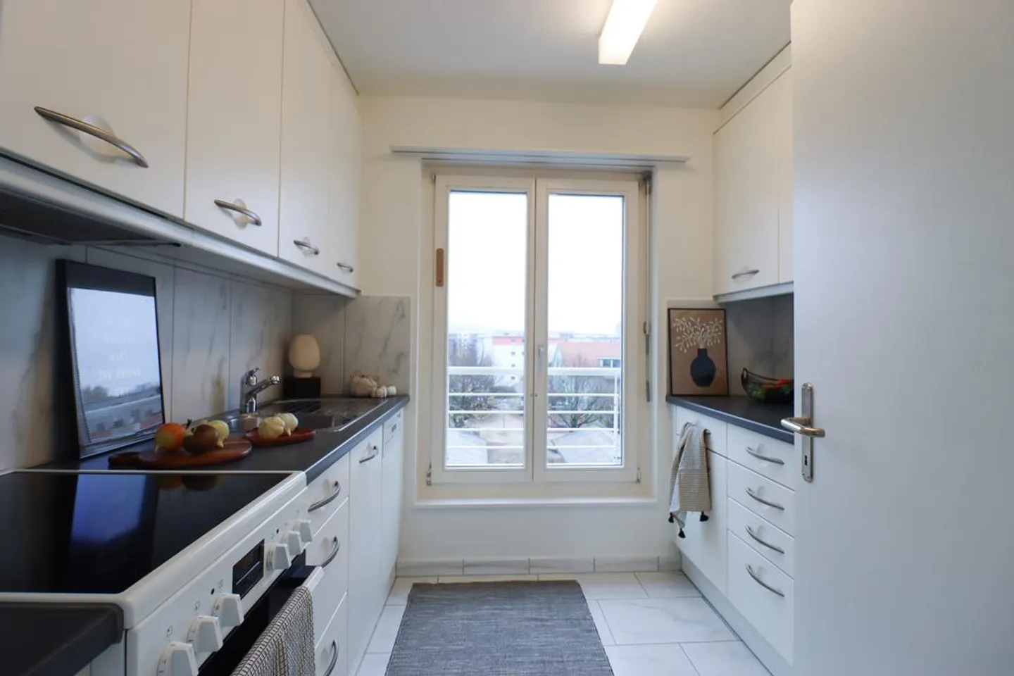 Appartement en attique 2,5 pièces avec grande terrasse - 1 MOIS GRATUIT! - Photo 2 sur 9