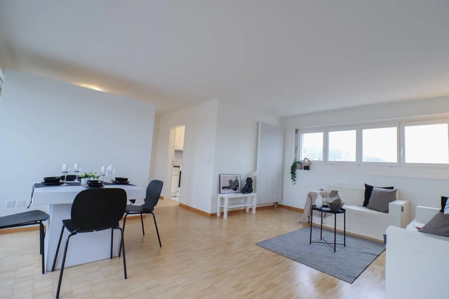 Appartement en attique 2,5 pièces avec grande terrasse - 1 MOIS GRATUIT! - Photo 3 sur 9