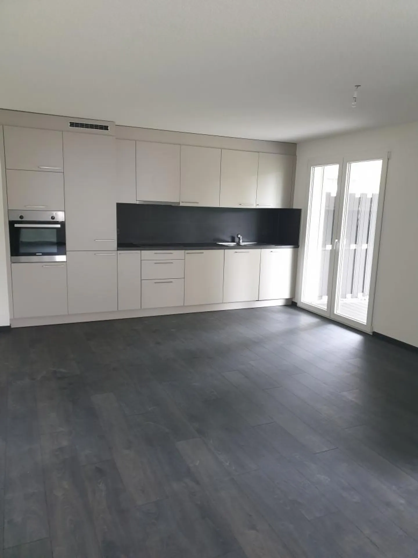 Ampio appartamento di 4.5 stanze con balcone - Foto 3 di 10