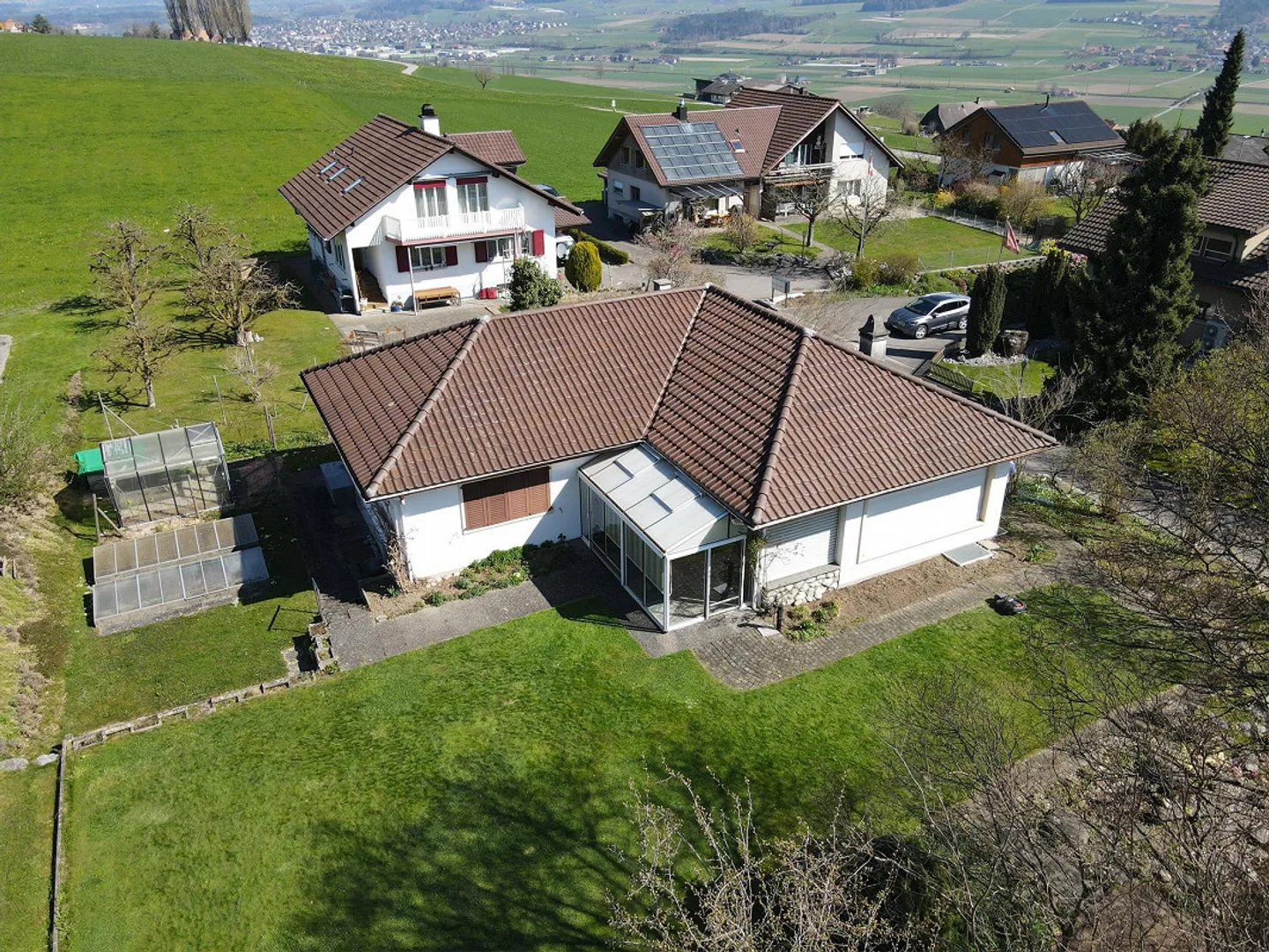 Maison individuelle de 5,5 pièces avec grand jardin et vue dégagée - Photo 1 sur 16