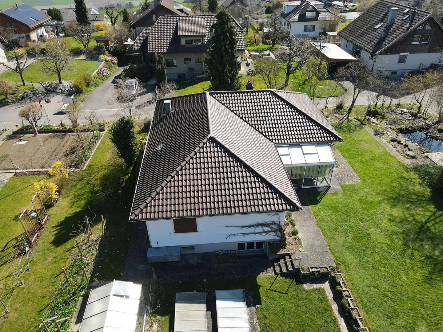 Maison individuelle de 5,5 pièces avec grand jardin et vue dégagée - Photo 2 sur 16