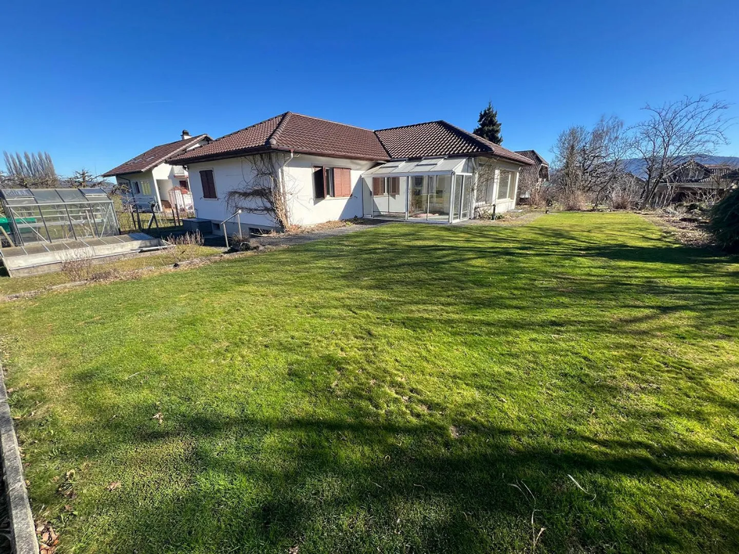 Maison individuelle de 5,5 pièces avec grand jardin et vue dégagée - Photo 3 sur 16