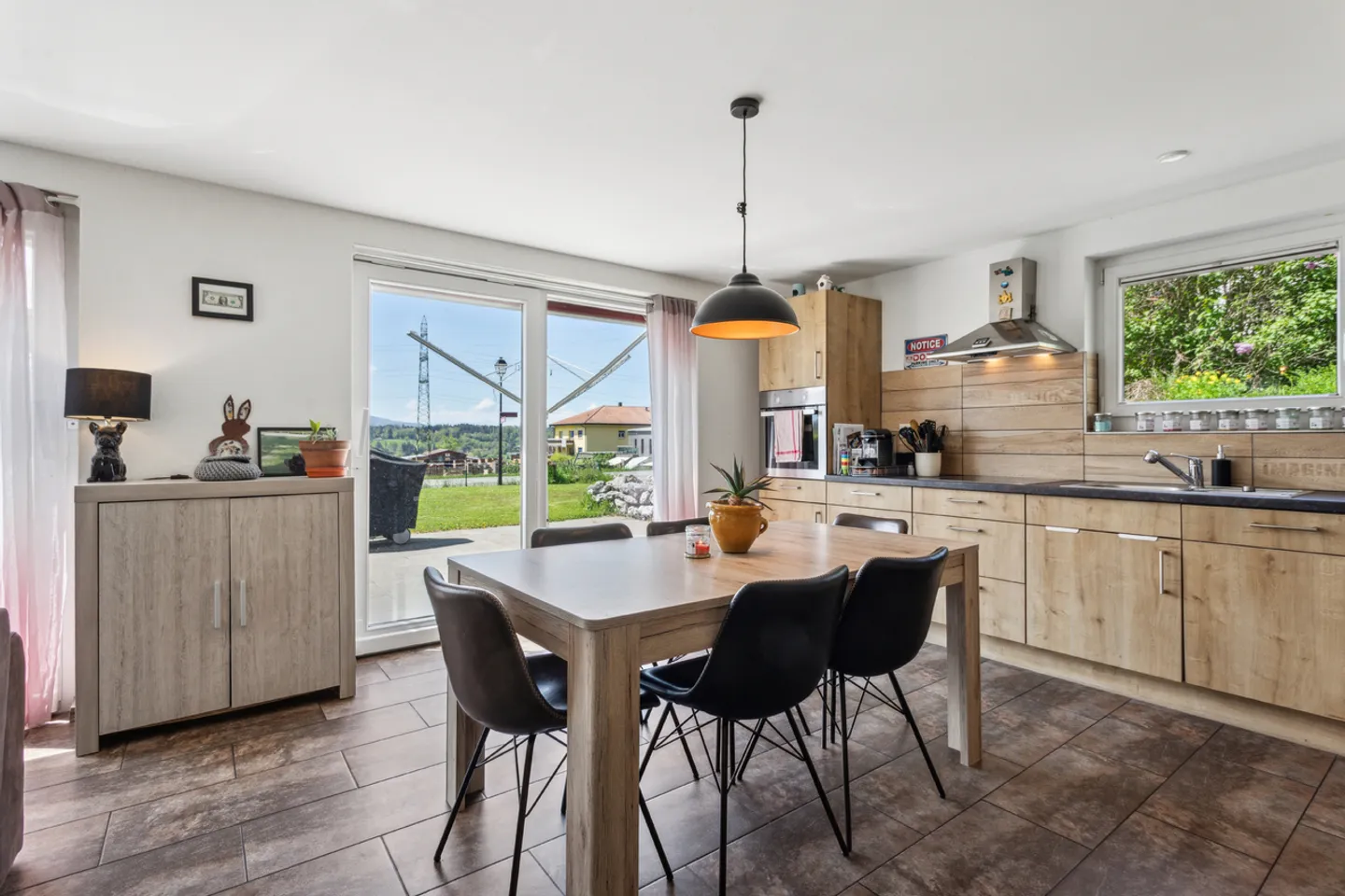 House with 2 apartments and view of the Moléson and the green surroundings - Photo 10 of 10