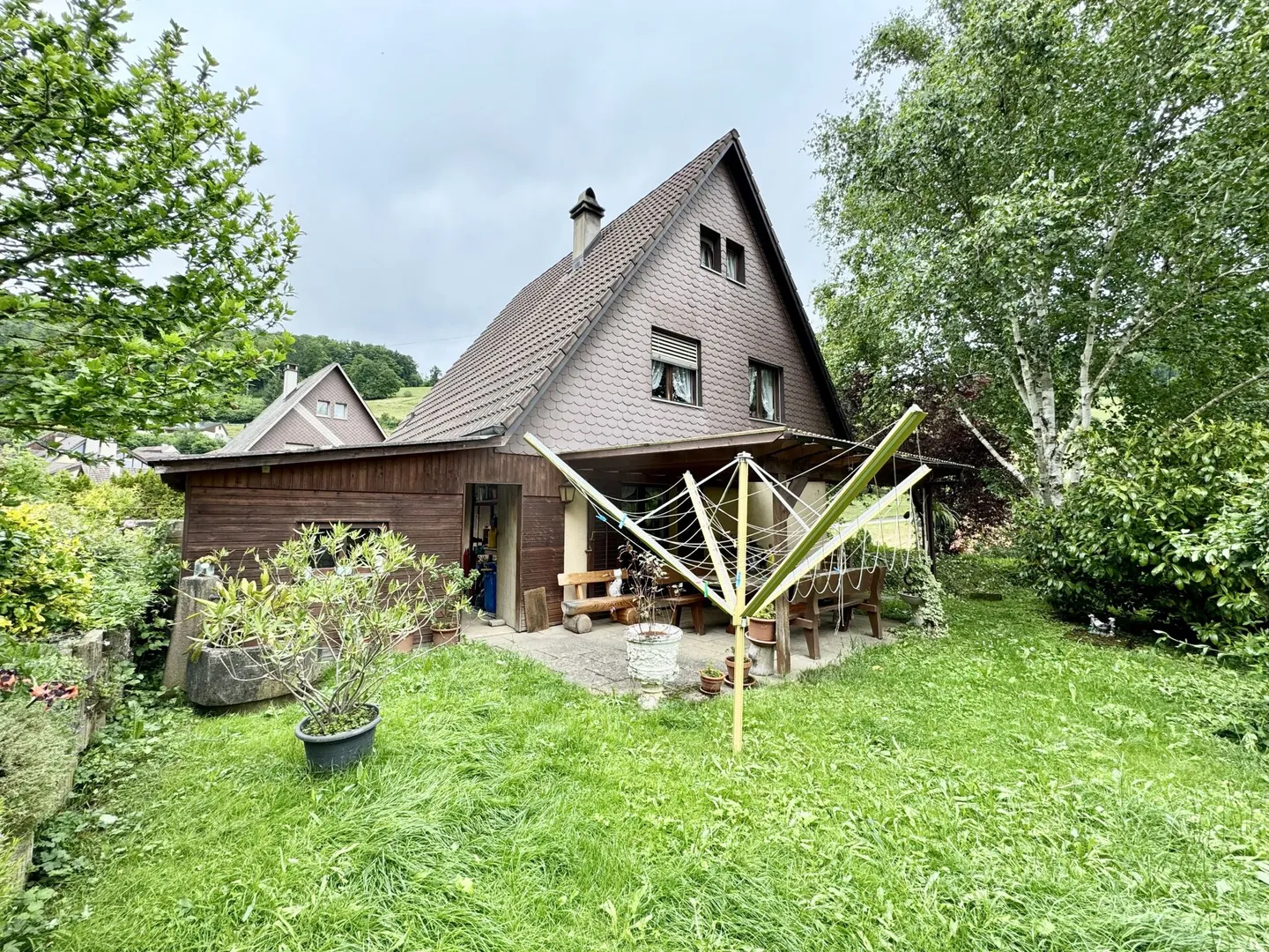 Incantevole casa unifamiliare in posizione tranquilla – Il rifugio perfetto per famiglie nella natura - Foto 1 di 13