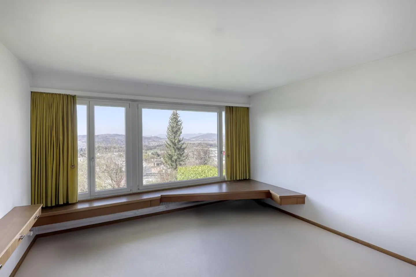 Living with Alpine View - Single Family Home with Potential - Photo 4 of 6