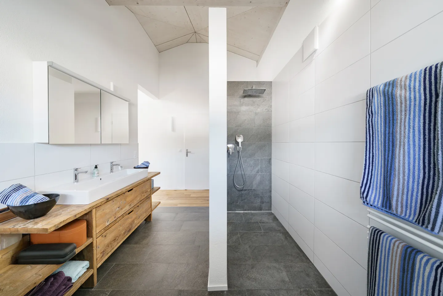 Maison individuelle élégante avec paradis de jardin et durabilité - Photo 9 sur 14