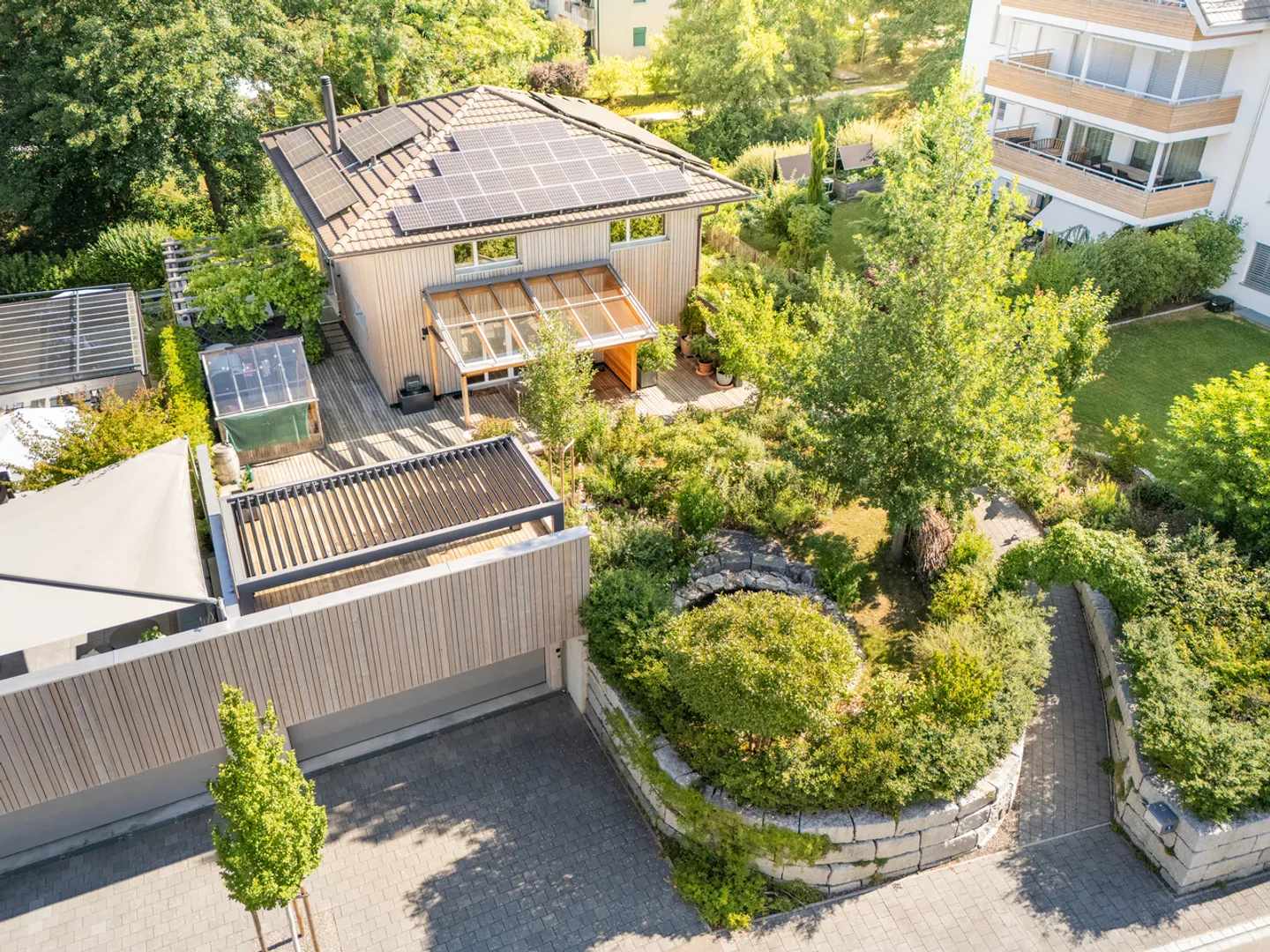 Maison individuelle élégante avec paradis de jardin et durabilité - Photo 11 sur 14