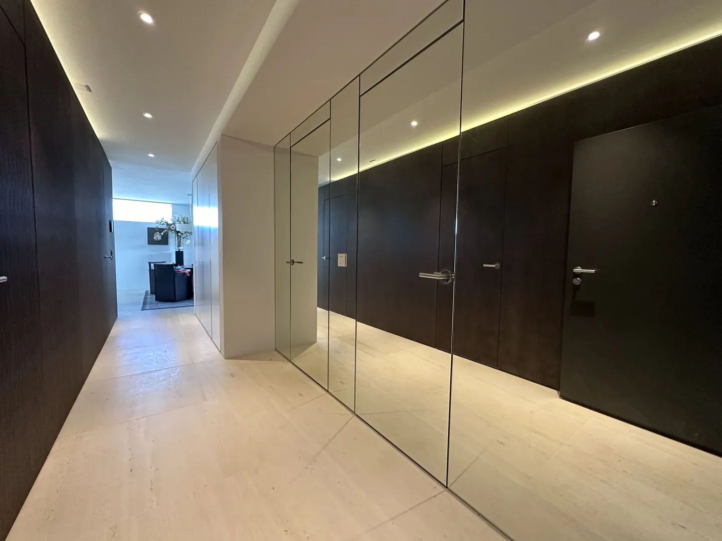 24-299 Penthouse Apartment in Unique Location at the Marina - Photo 7 of 31