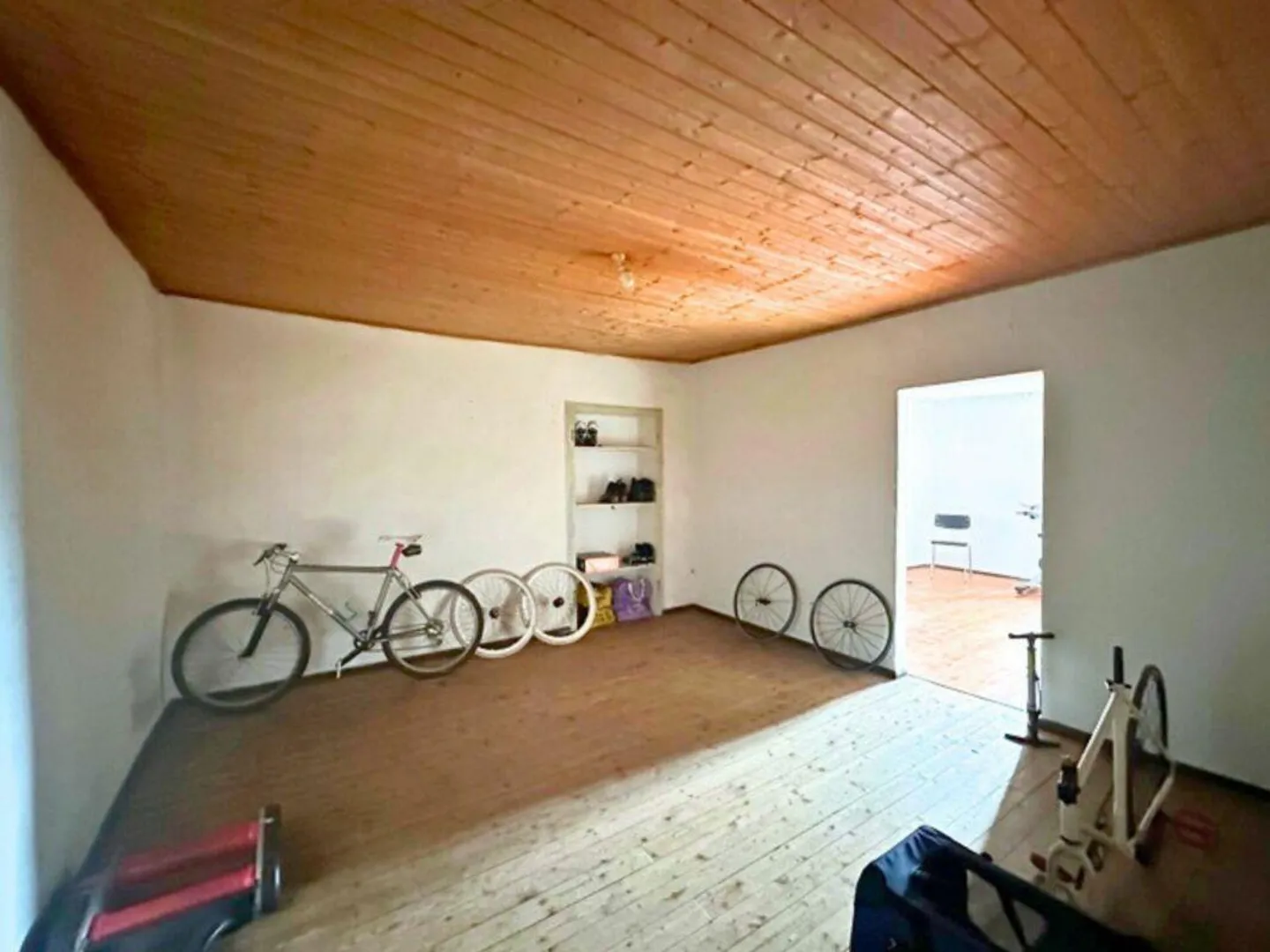 Complexe résidentiel intéressant à rénover avec cour privée... - Photo 8 sur 19