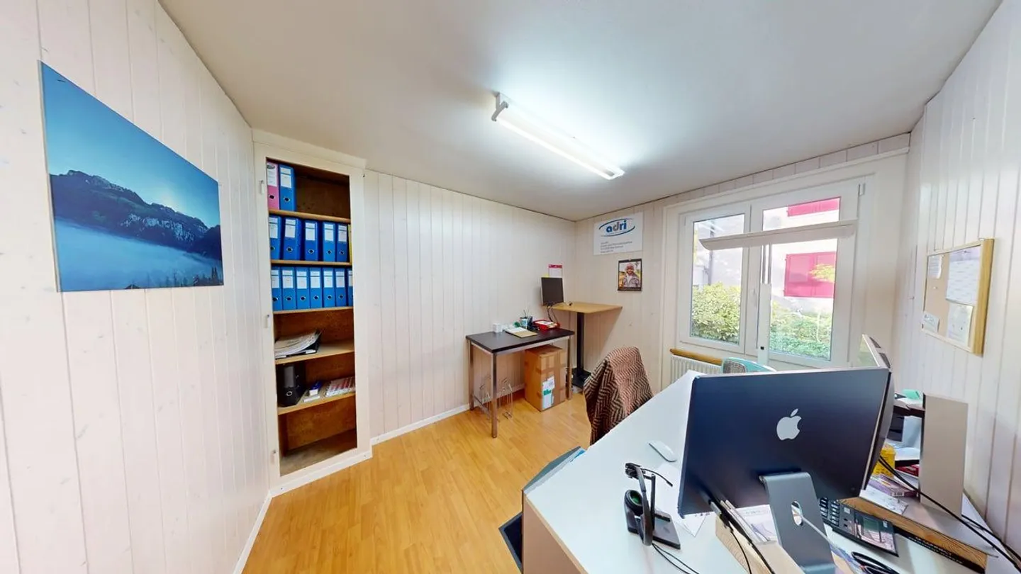 Large residential and/or commercial building for the implementation of your own ideas - Photo 12 of 20