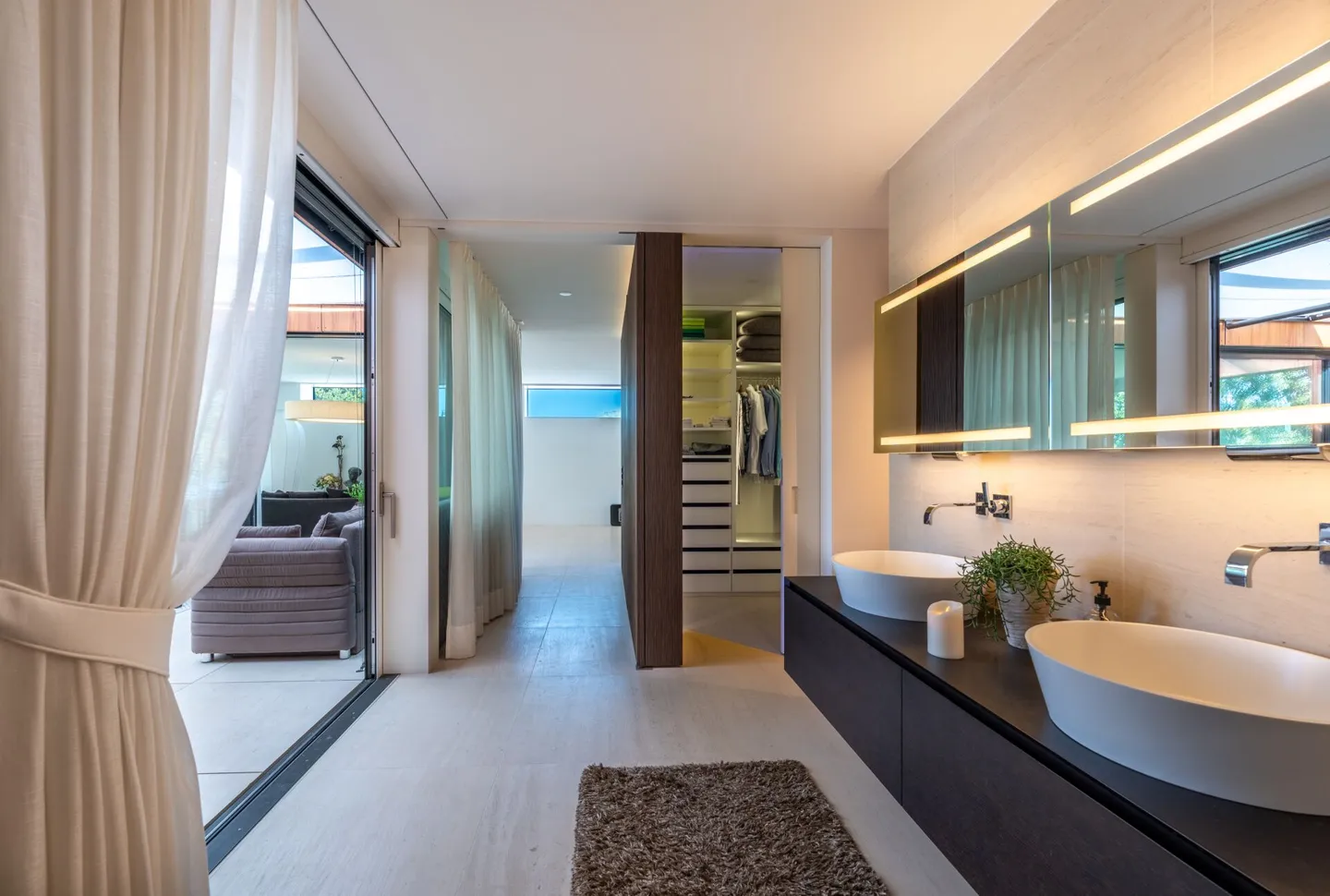 24-299 Penthouse Apartment in Unique Location at the Marina - Photo 20 of 31