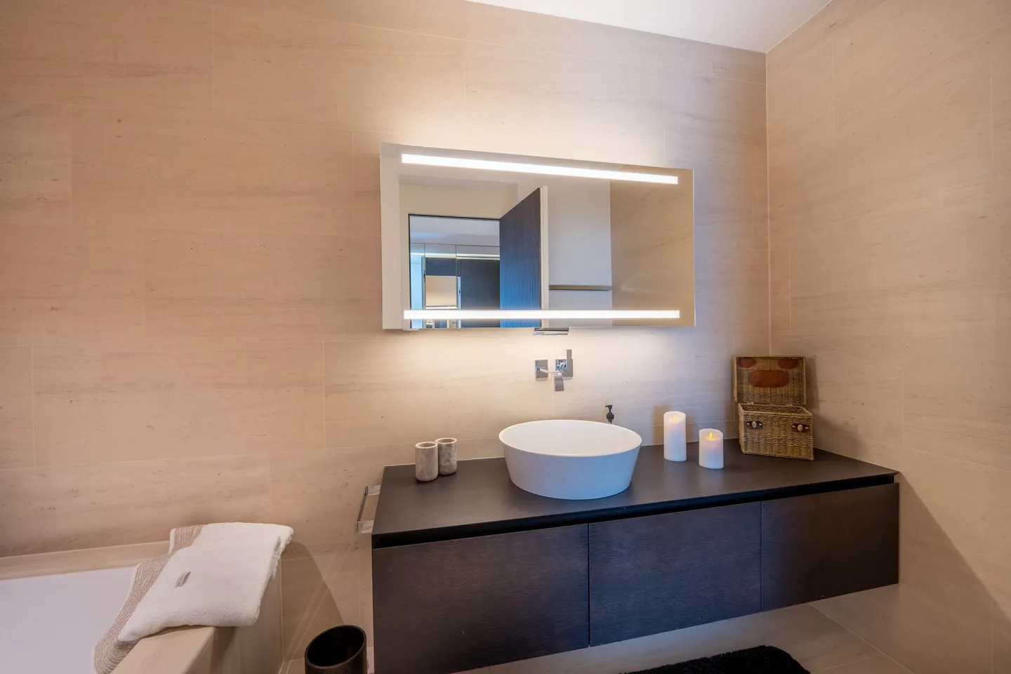 24-299 Penthouse Apartment in Unique Location at the Marina - Photo 19 of 31