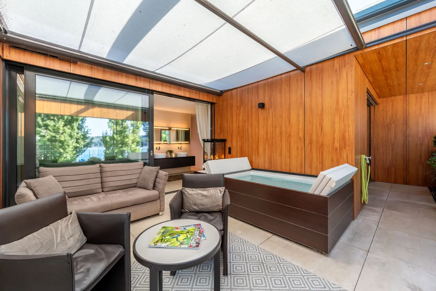 24-299 Penthouse Apartment in Unique Location at the Marina - Photo 24 of 31