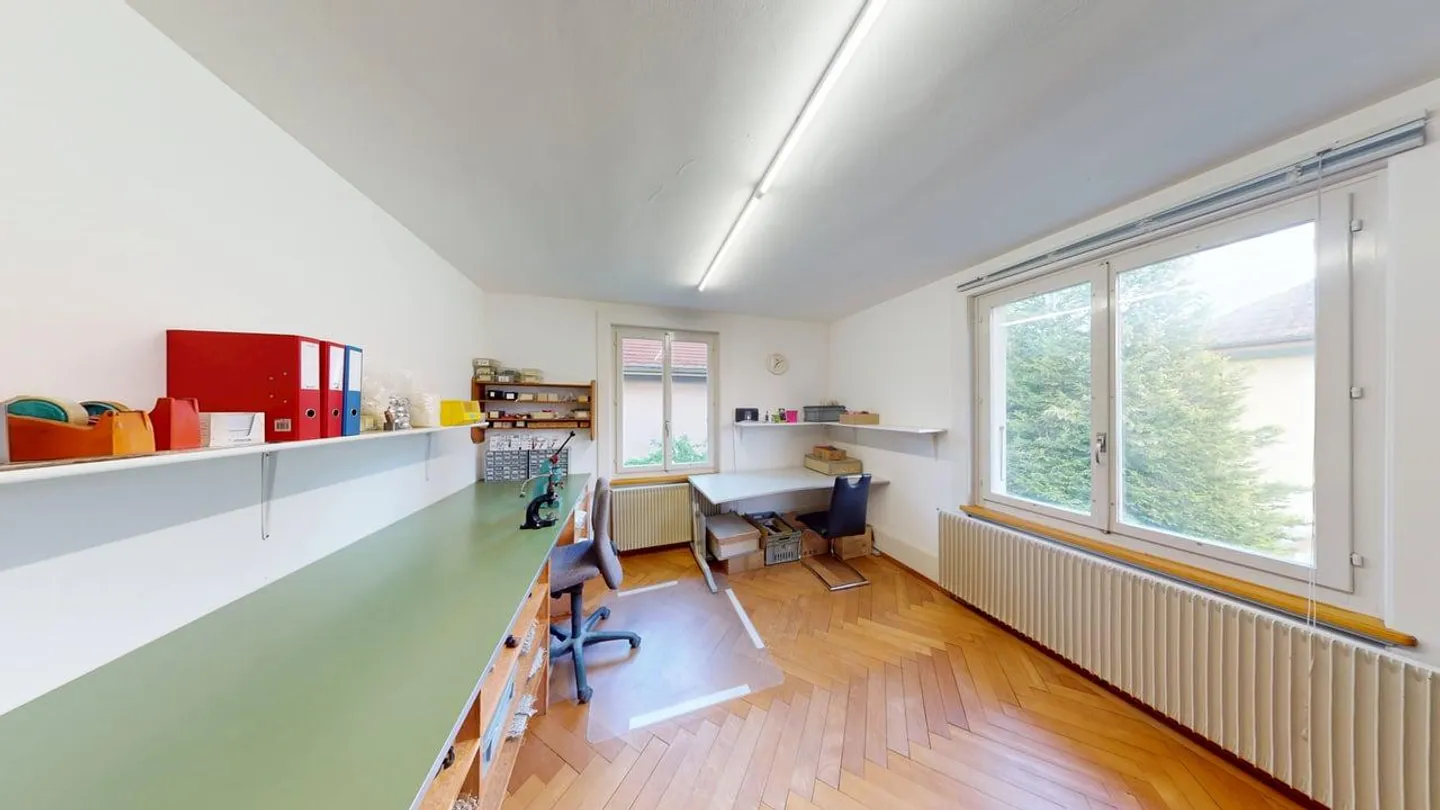 Large residential and/or commercial building for the implementation of your own ideas - Photo 15 of 20