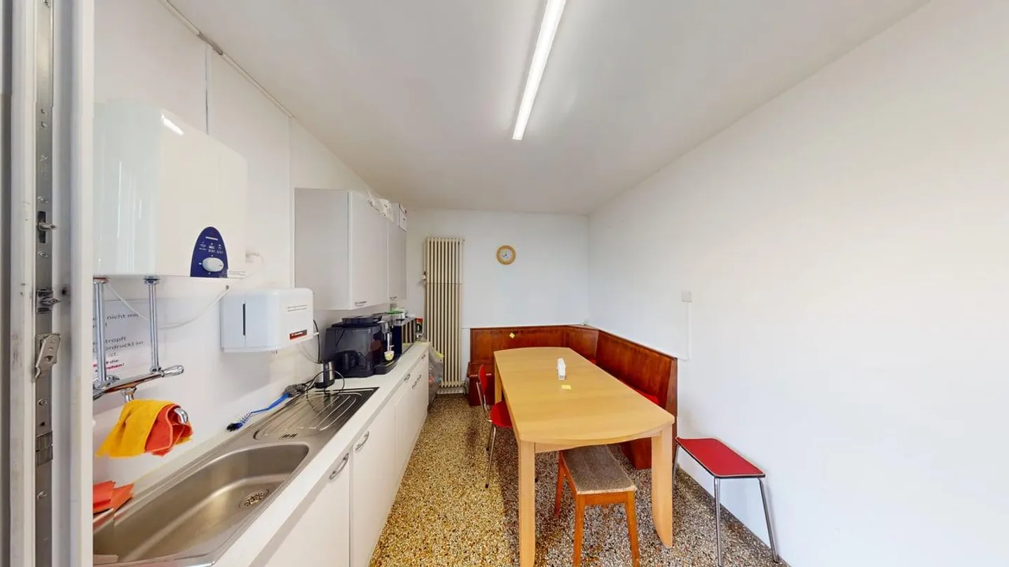 Large residential and/or commercial building for the implementation of your own ideas - Photo 16 of 20