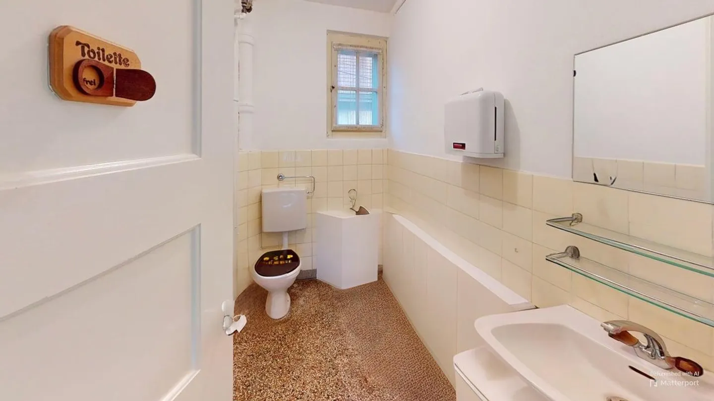 Large residential and/or commercial building for the implementation of your own ideas - Photo 17 of 20