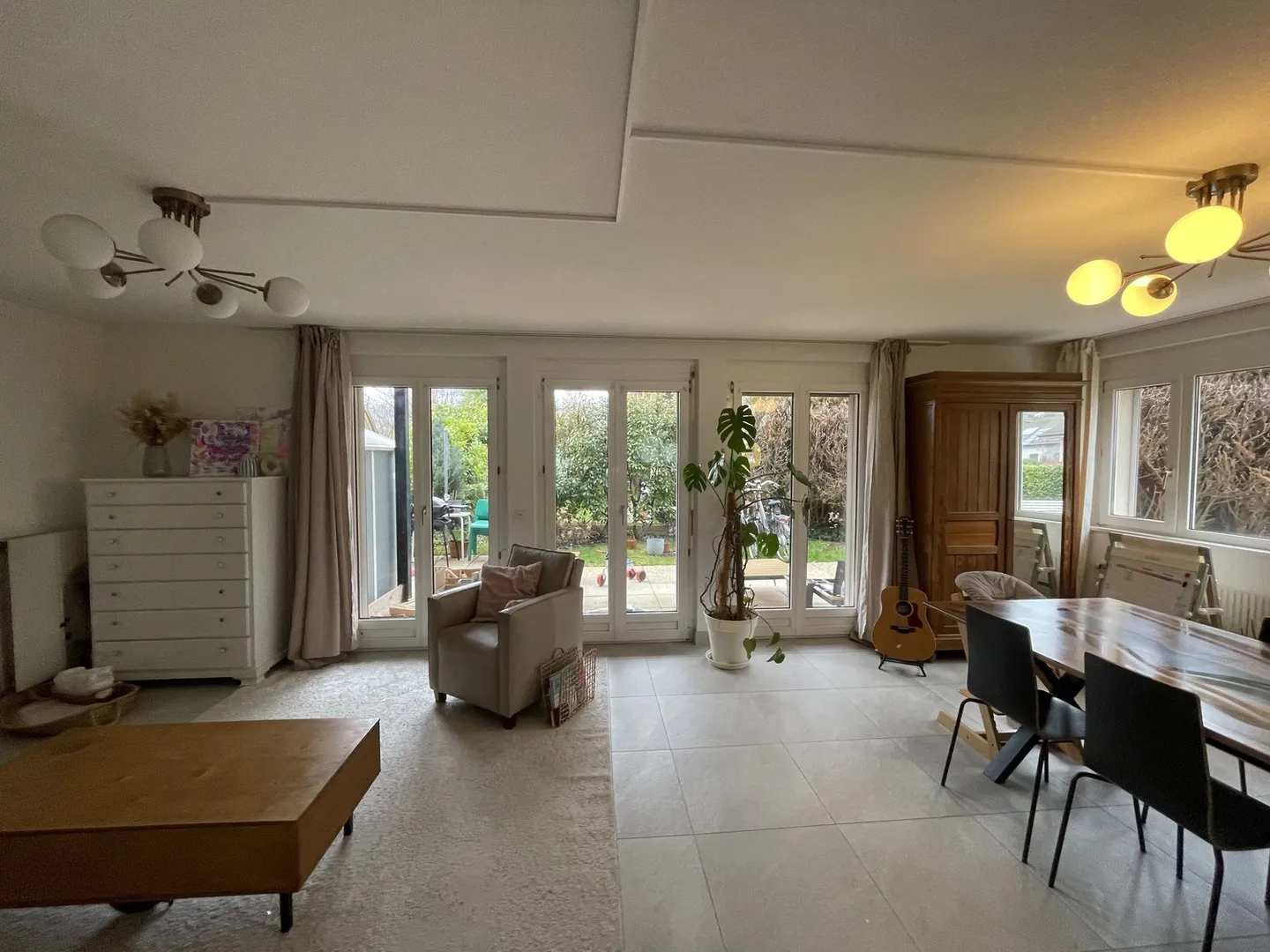 Ampia Casa Familiare con Giardino - Foto 2 di 10