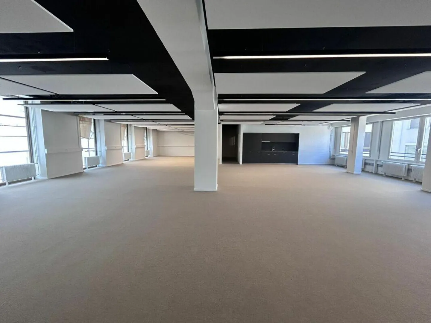 Prêt pour votre succès – espace commercial moderne dans un emplacement de choix ! - Photo 1 sur 11