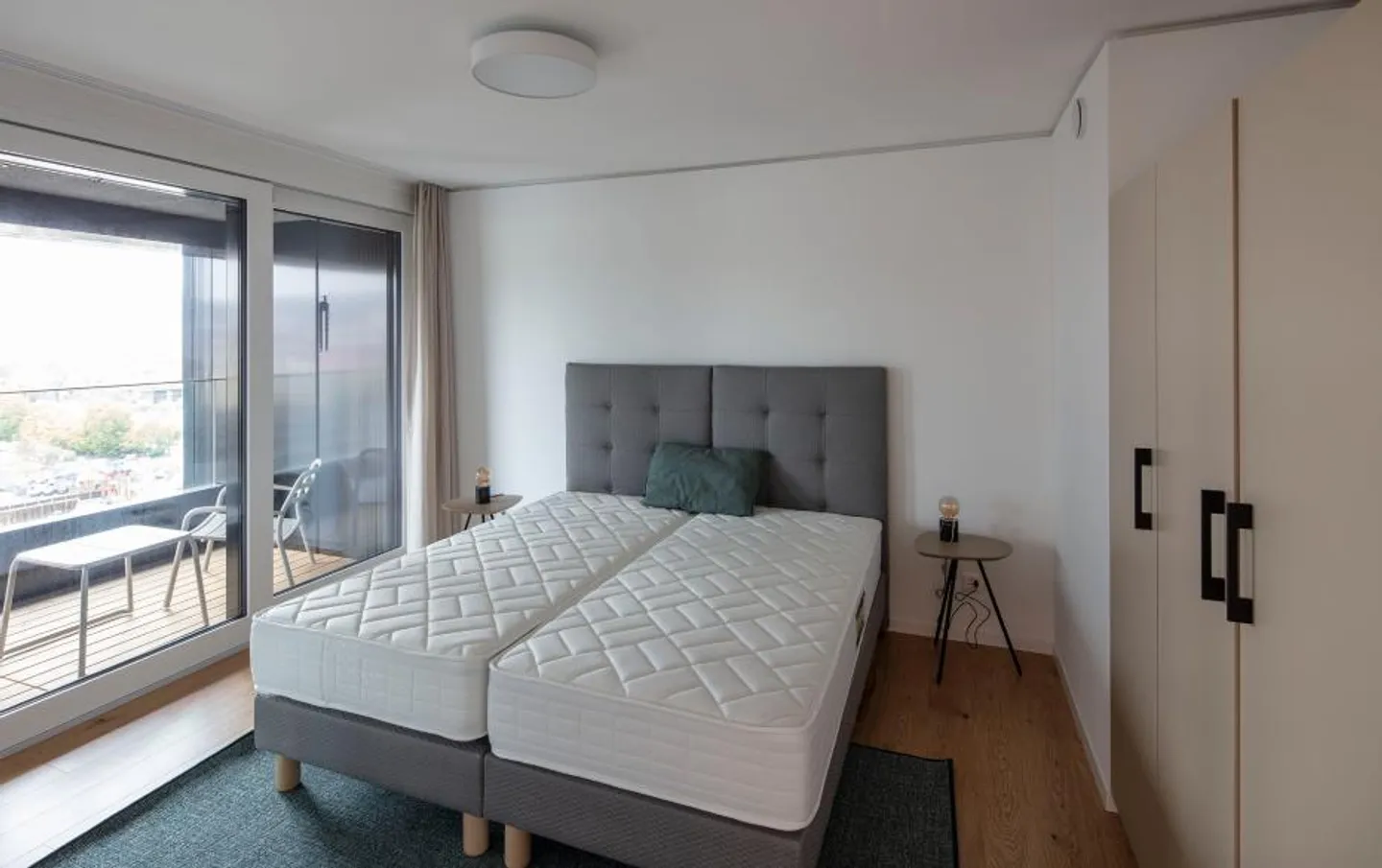 Modern Furnished 2.5-Room Apartment with Loggia in Zurich Altstetten B - Photo 4 of 5
