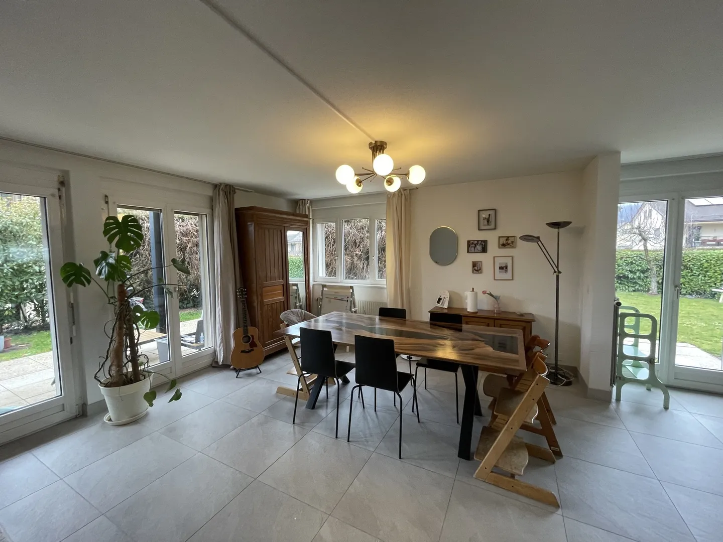 Ampia Casa Familiare con Giardino - Foto 1 di 10