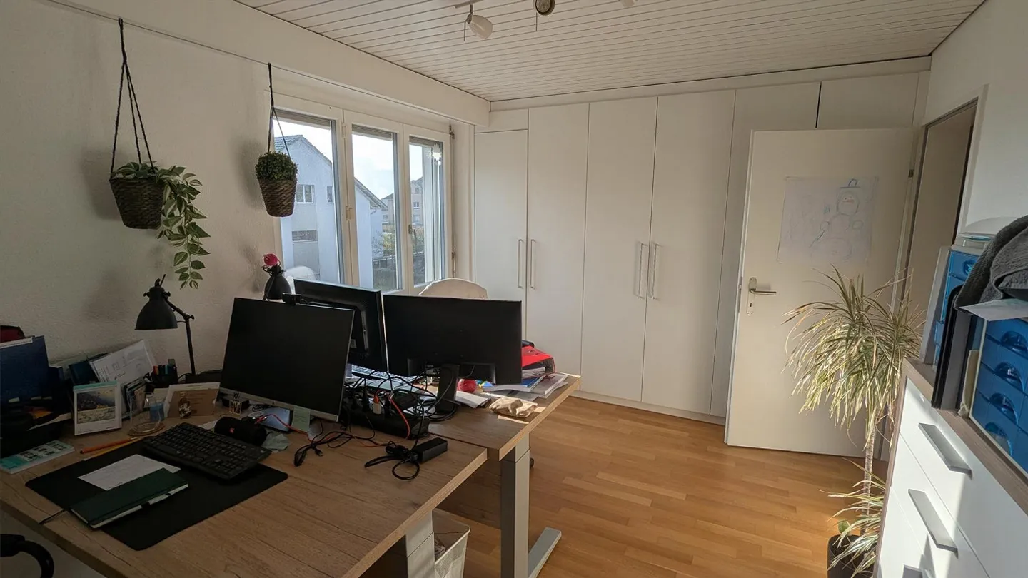 Charmante 5.5-Zimmer-Dachwohnung mit Kamin in Inwil - Foto 5 di 7