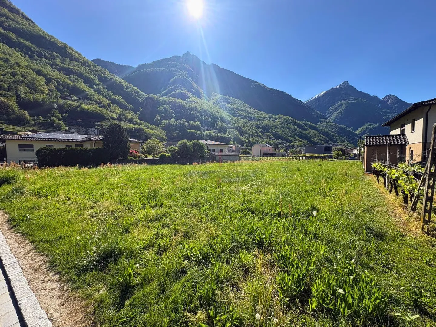 Dans la vallée ensoleillée, une opportunité d'investir - Photo 1 sur 7