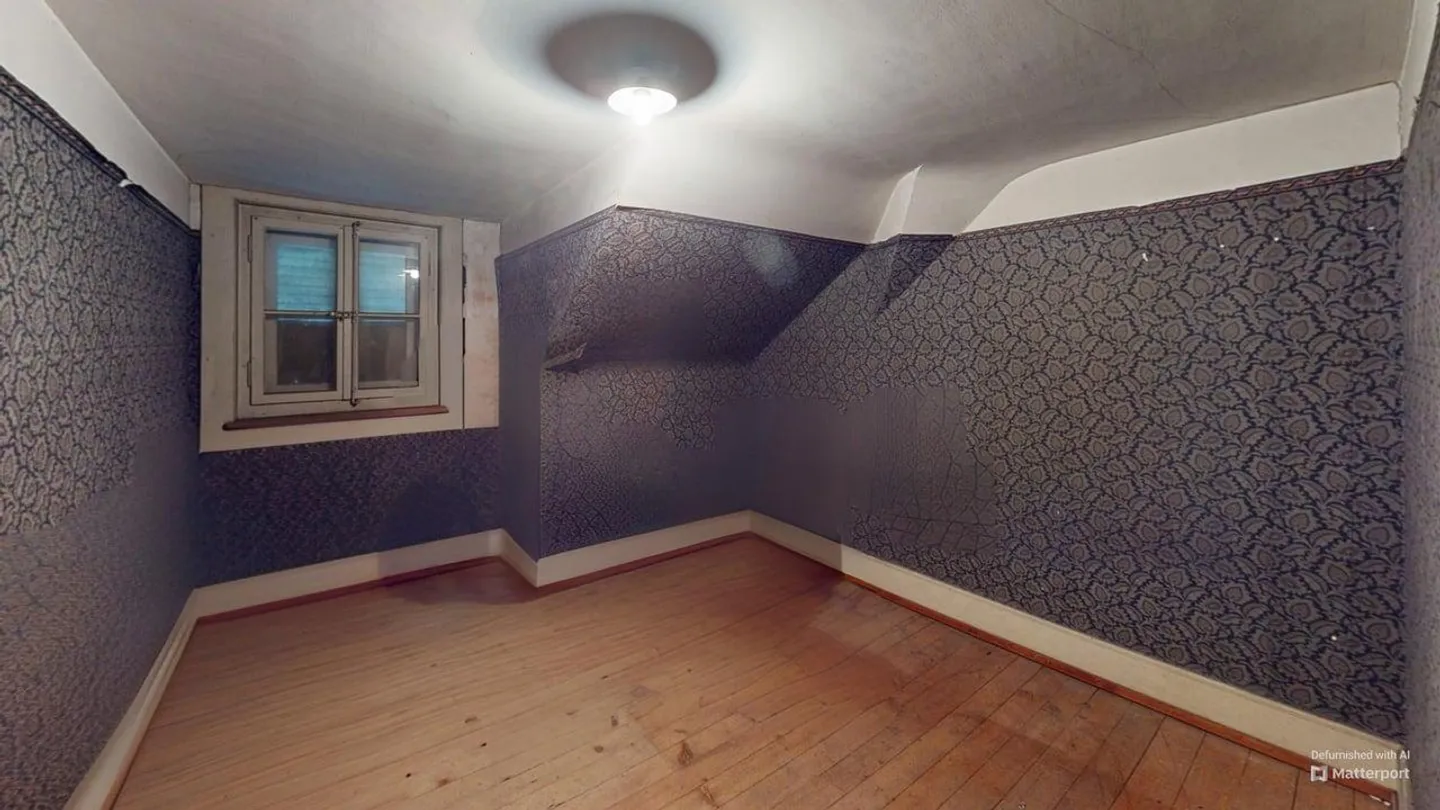 Large residential and/or commercial building for the implementation of your own ideas - Photo 19 of 20