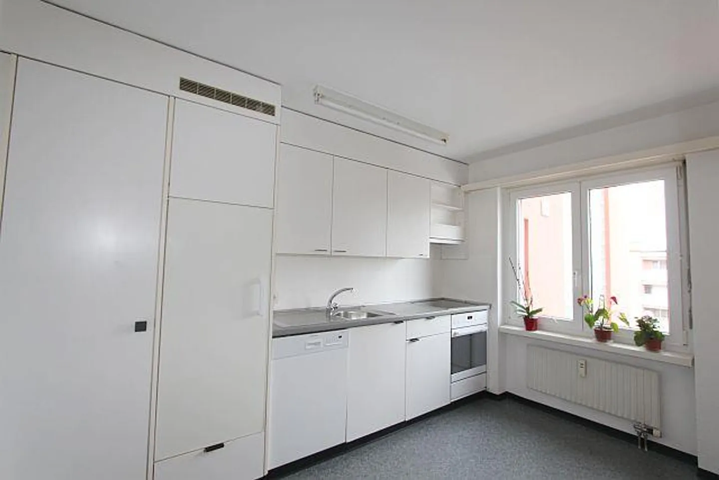 Appartamento molto spazioso con vista sul verde in affitto - Foto 2 di 7