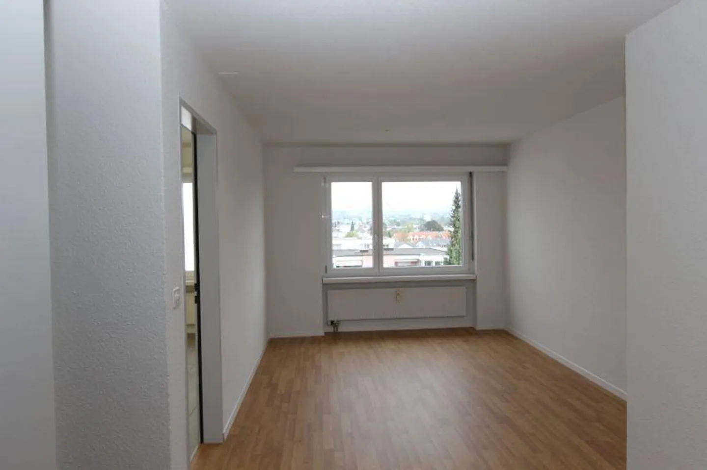 Appartamento molto spazioso con vista sul verde in affitto - Foto 4 di 7