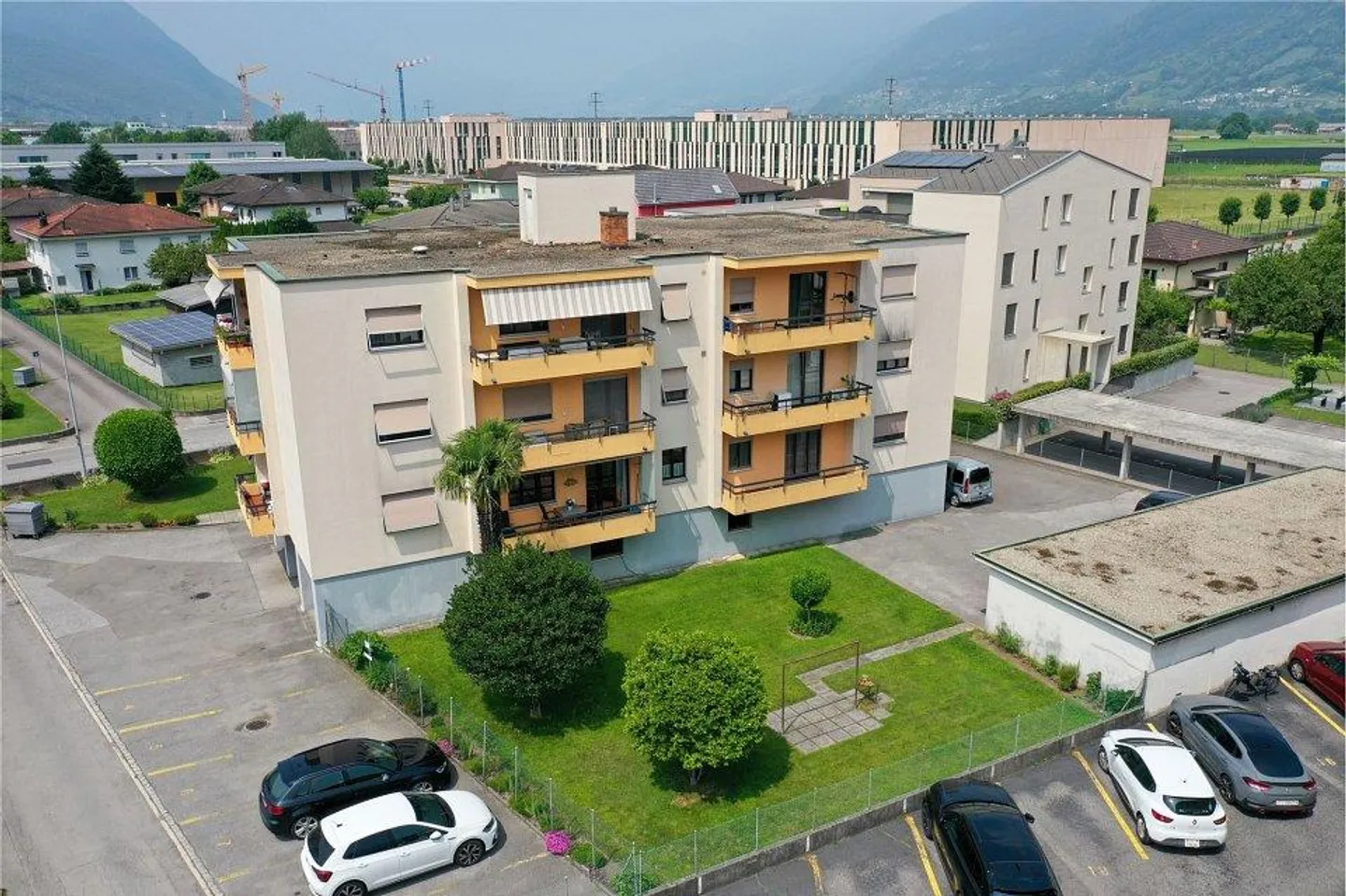 Appartamento con balcone e posteggio - Foto 13 di 13