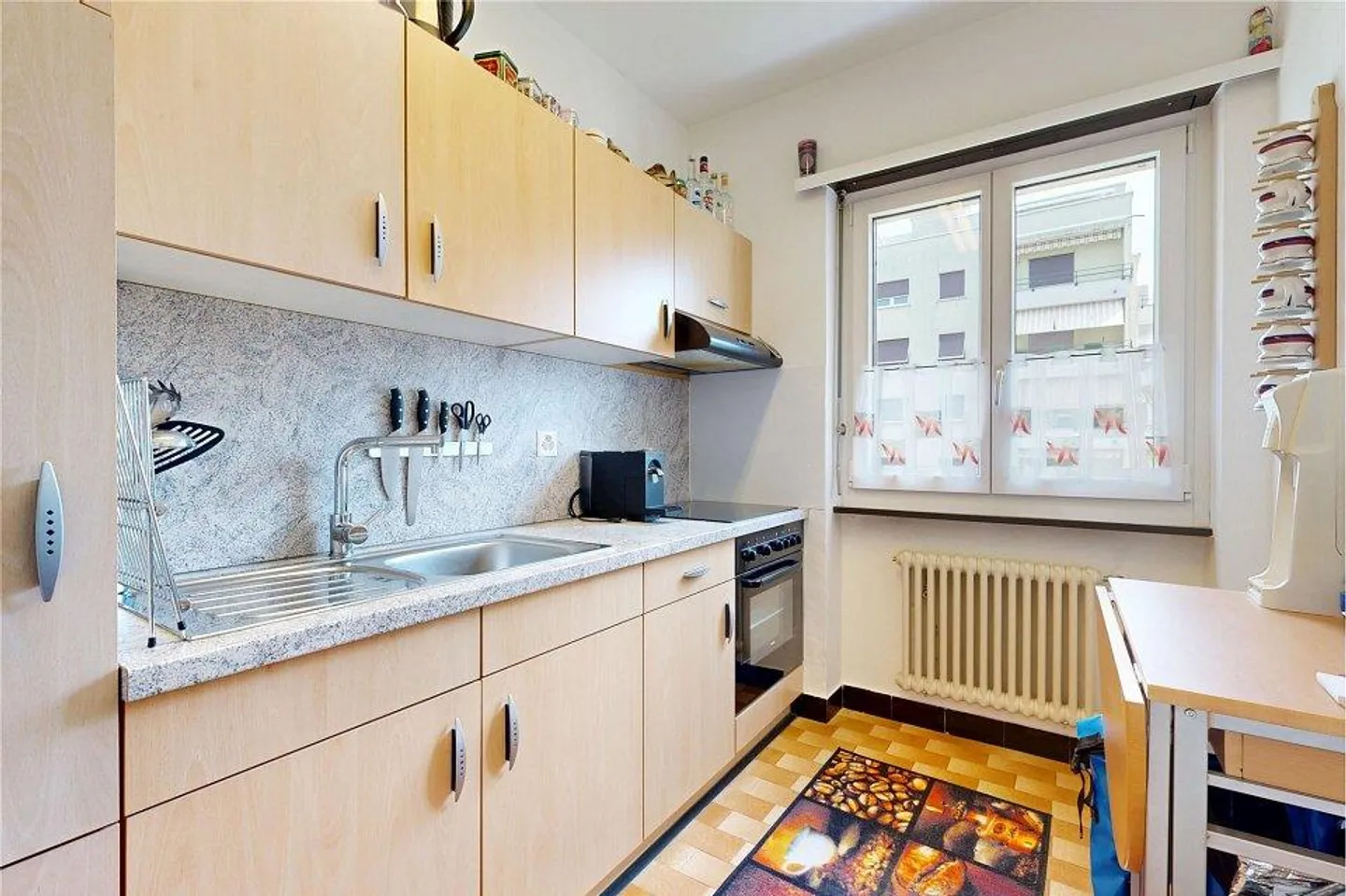 Appartamento con balcone e posteggio - Foto 6 di 13