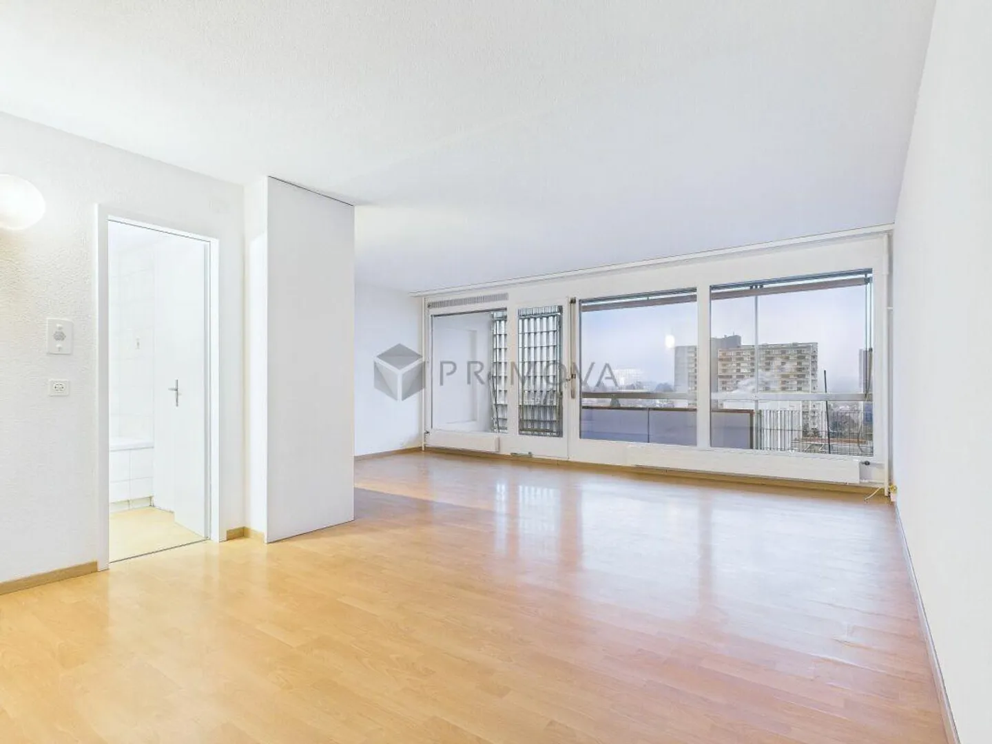 Urban View over Bern - Stylish Living on the 15th Floor - Photo 3 of 7