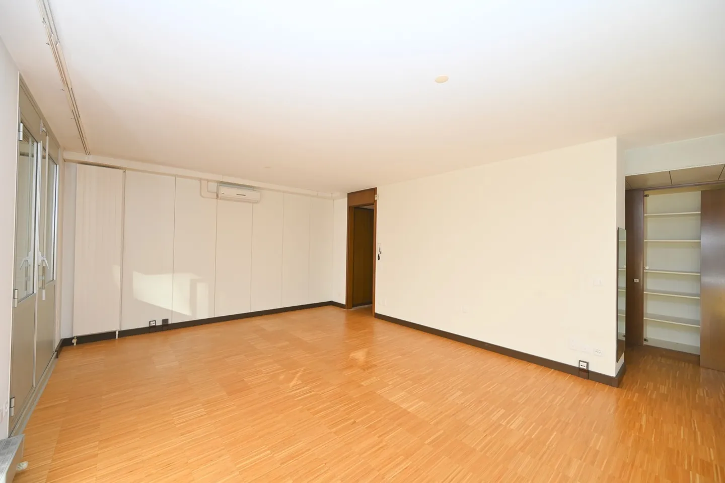 «Eine 350 m² große Wohnung am See in Lugano im Central Park» - Foto 10 von 14