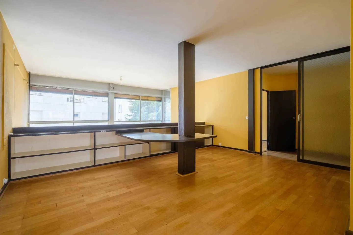 Duplex Apartment by Le Corbusier - Photo 5 of 7