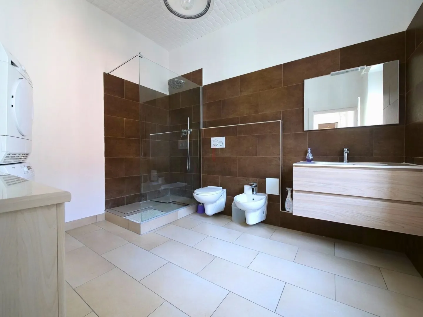 NEUER PREIS, AUSGEZEICHNETE RENDITE, ZWEI SCHRITE VOM SEE - Photo 6 sur 9