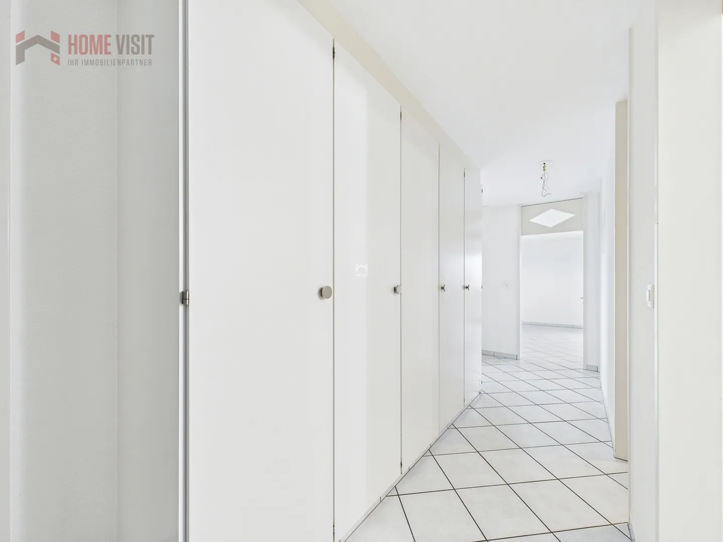 Appartamento luminoso di 3,5 stanze con ascensore e garage - ideale per tutte le età - Foto 4 di 13