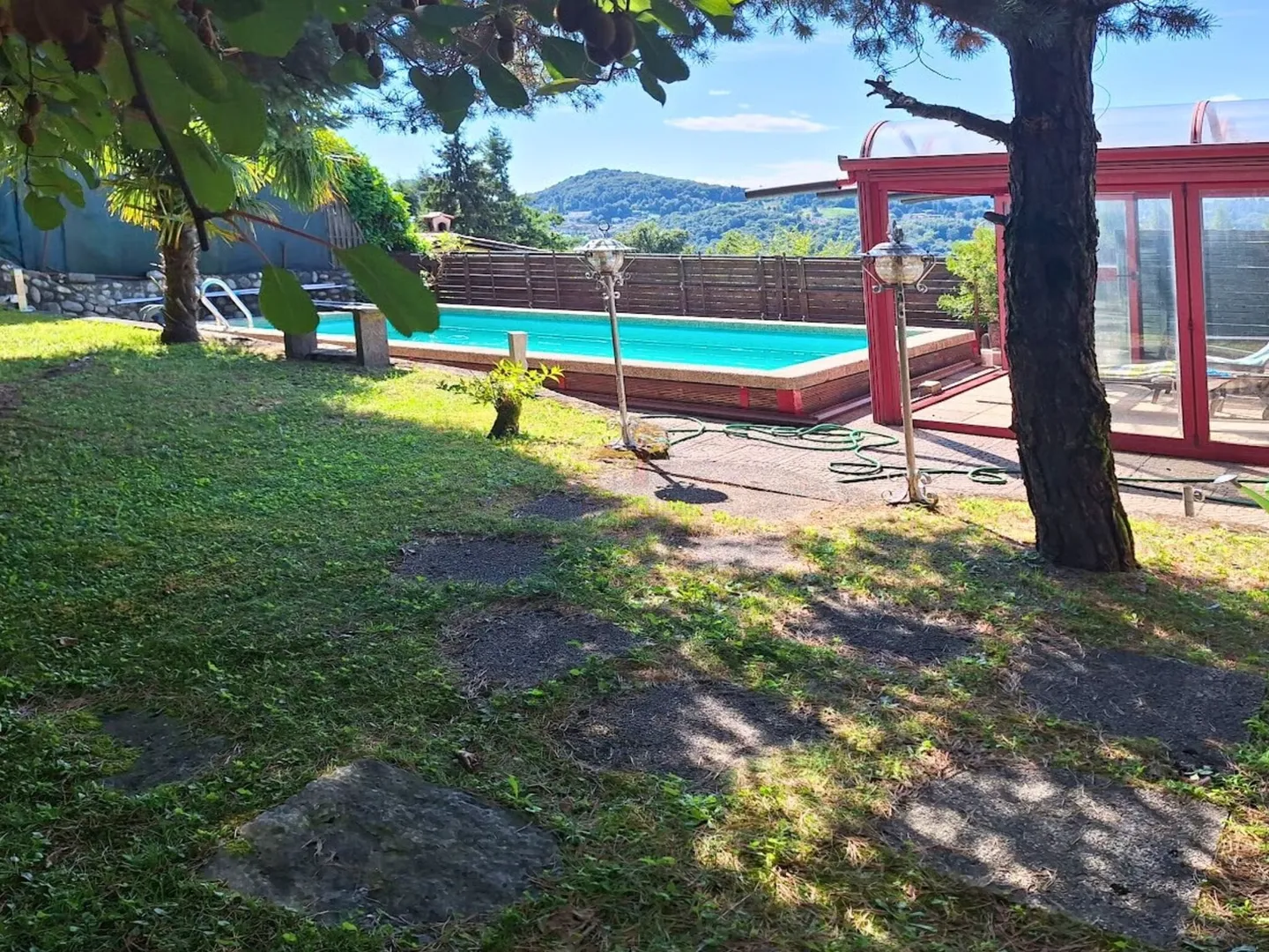 Villa con charme, con piscina e vista aperta - Foto 1 di 13