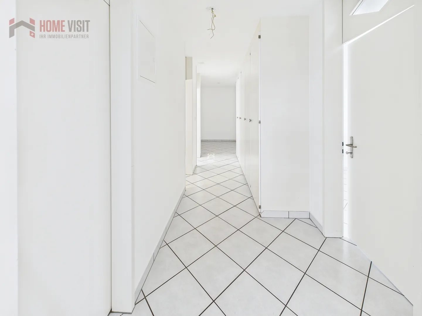 Appartamento luminoso di 3,5 stanze con ascensore e garage - ideale per tutte le età - Foto 7 di 13