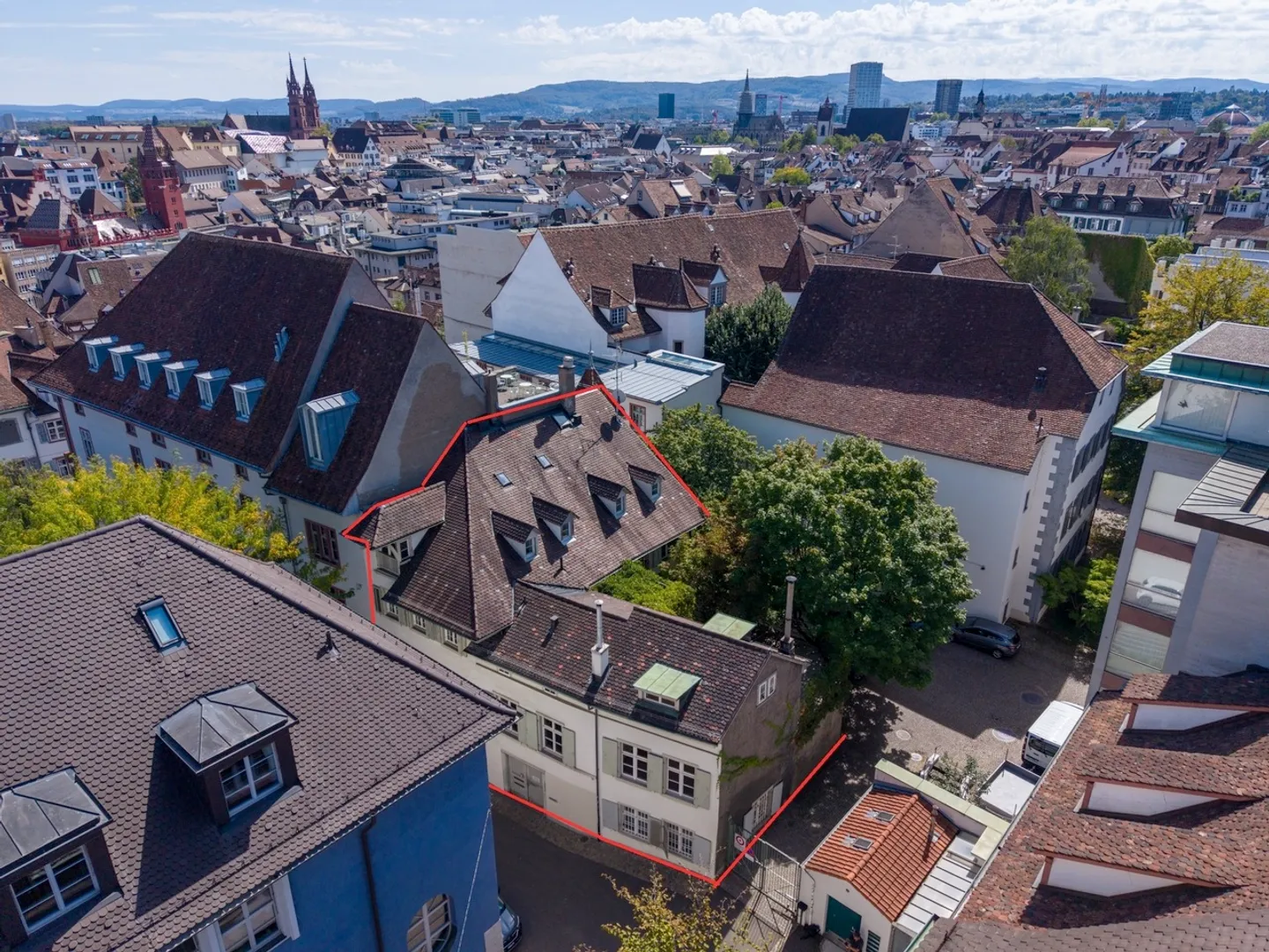 Historical Townhouse for 2, 3 Generations with Atelier! - Photo 2 of 37