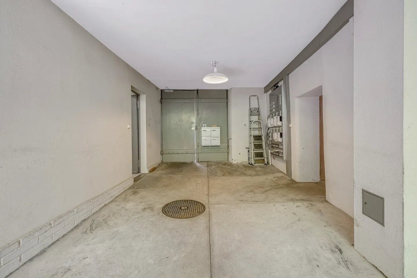 Historical Townhouse for 2, 3 Generations with Atelier! - Photo 5 of 37