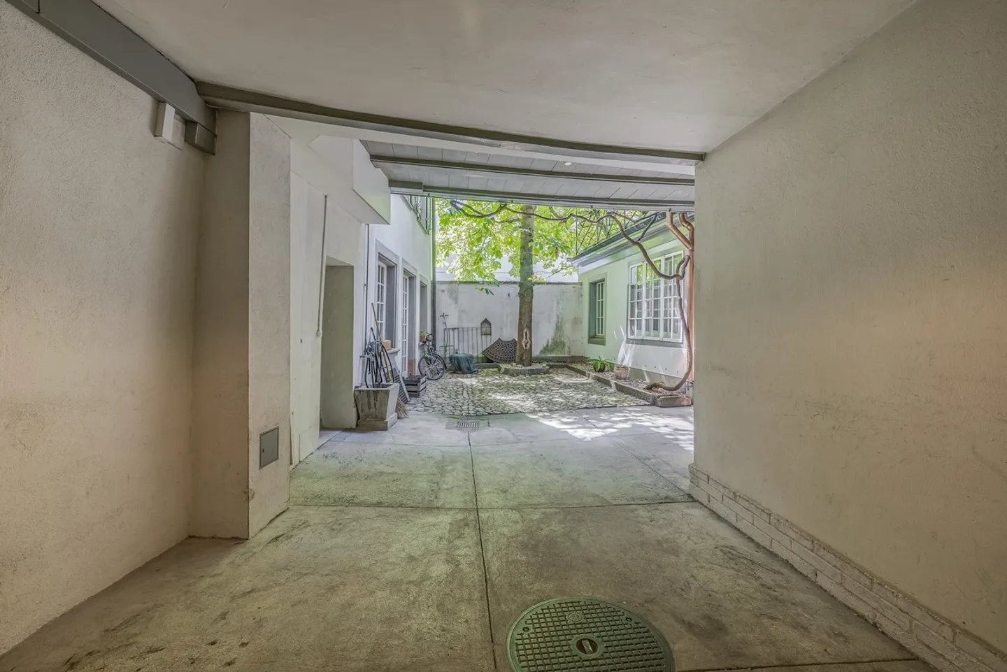 Historical Townhouse for 2, 3 Generations with Atelier! - Photo 4 of 37