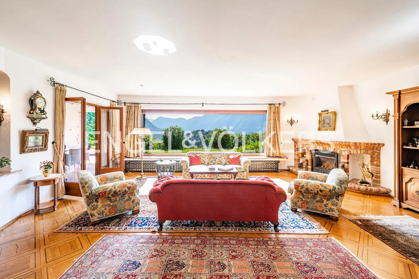 Villa mediterranea esclusiva con piscina e vista libera - Foto 2 di 13