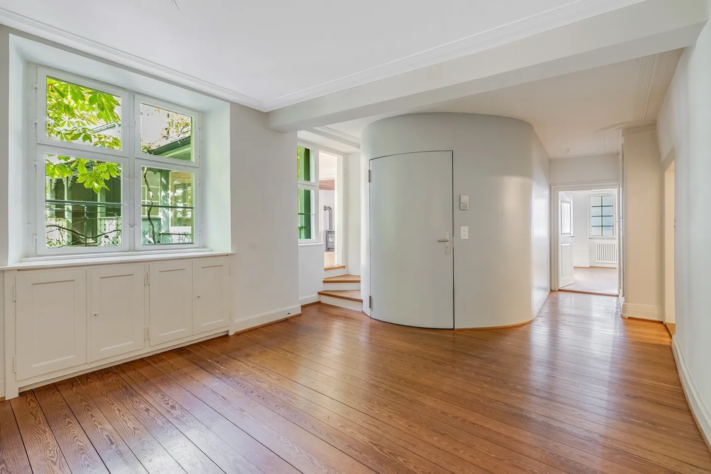 Historical Townhouse for 2, 3 Generations with Atelier! - Photo 8 of 37