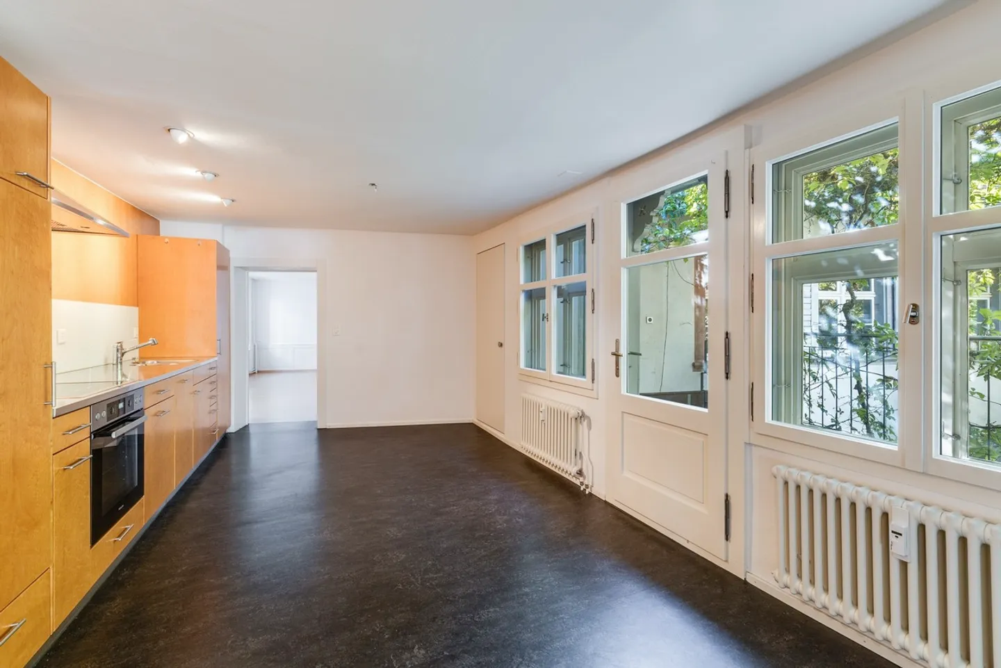 Historical Townhouse for 2, 3 Generations with Atelier! - Photo 14 of 37