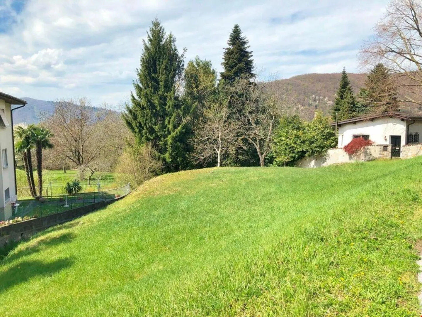 Terreno edificabile di 904 mq con vista aperta - Foto 2 di 8