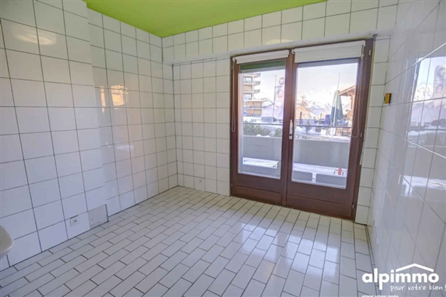 «Geräumige Wohnung mit Renovierungspotenzial 100m von den Aufzügen entfernt» - Foto 6 von 20