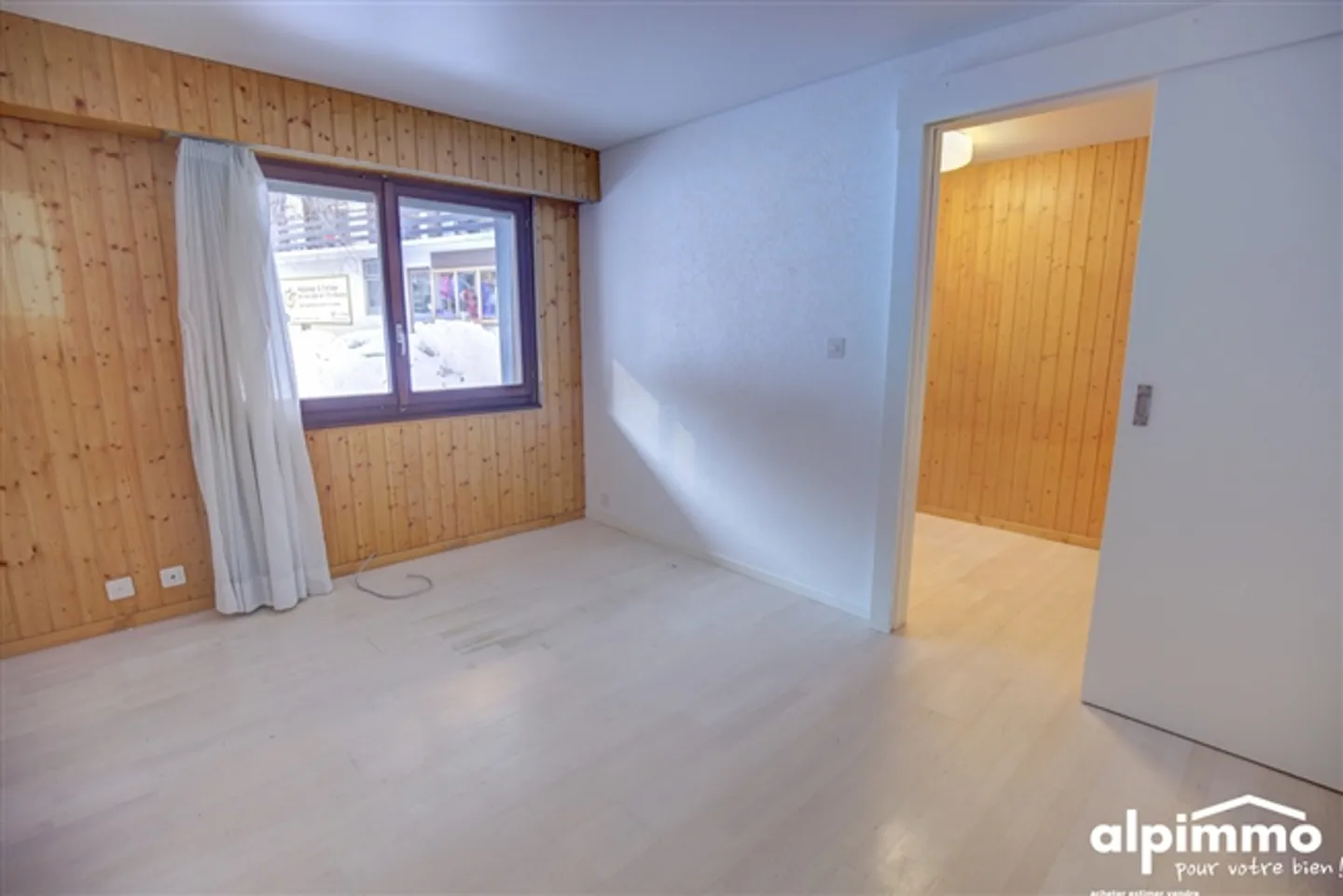 «Geräumige Wohnung mit Renovierungspotenzial 100m von den Aufzügen entfernt» - Foto 8 von 20