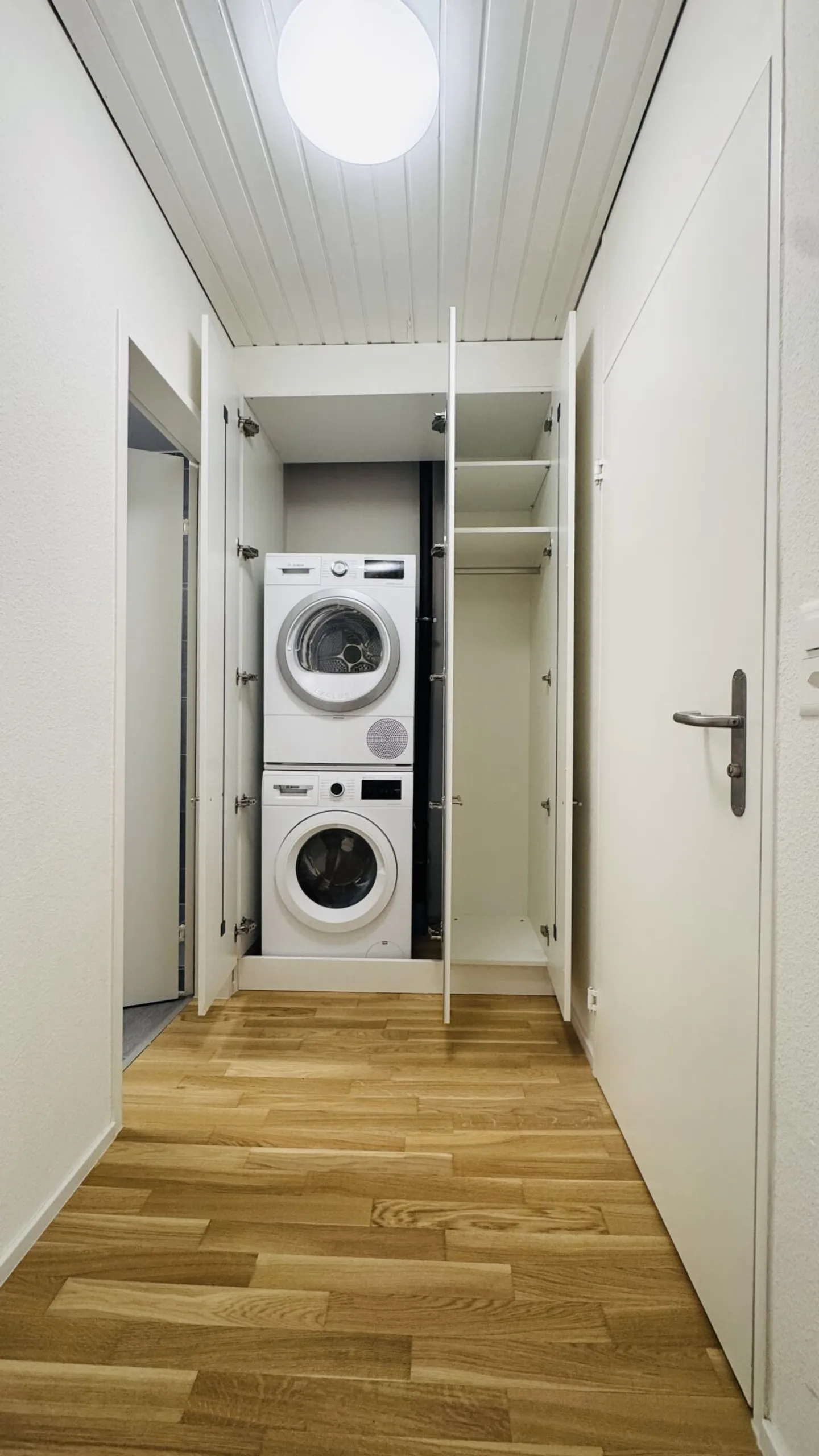 First occupancy 2.5-room apartment with own washing machine/tumble dryer, large balcony and cellar compartment - Photo 6 of 10