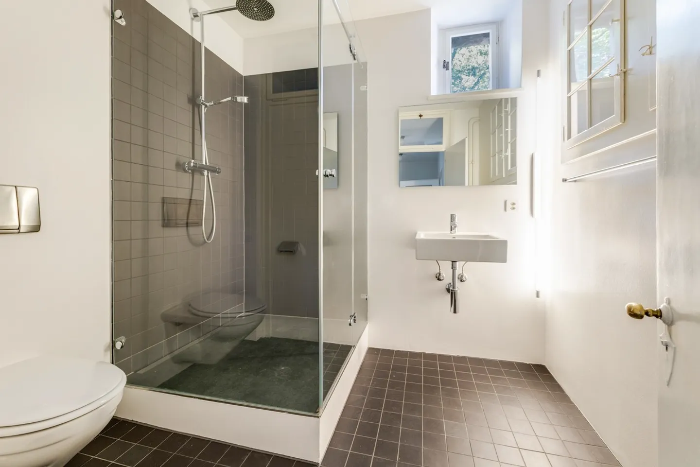 Historical Townhouse for 2, 3 Generations with Atelier! - Photo 17 of 37