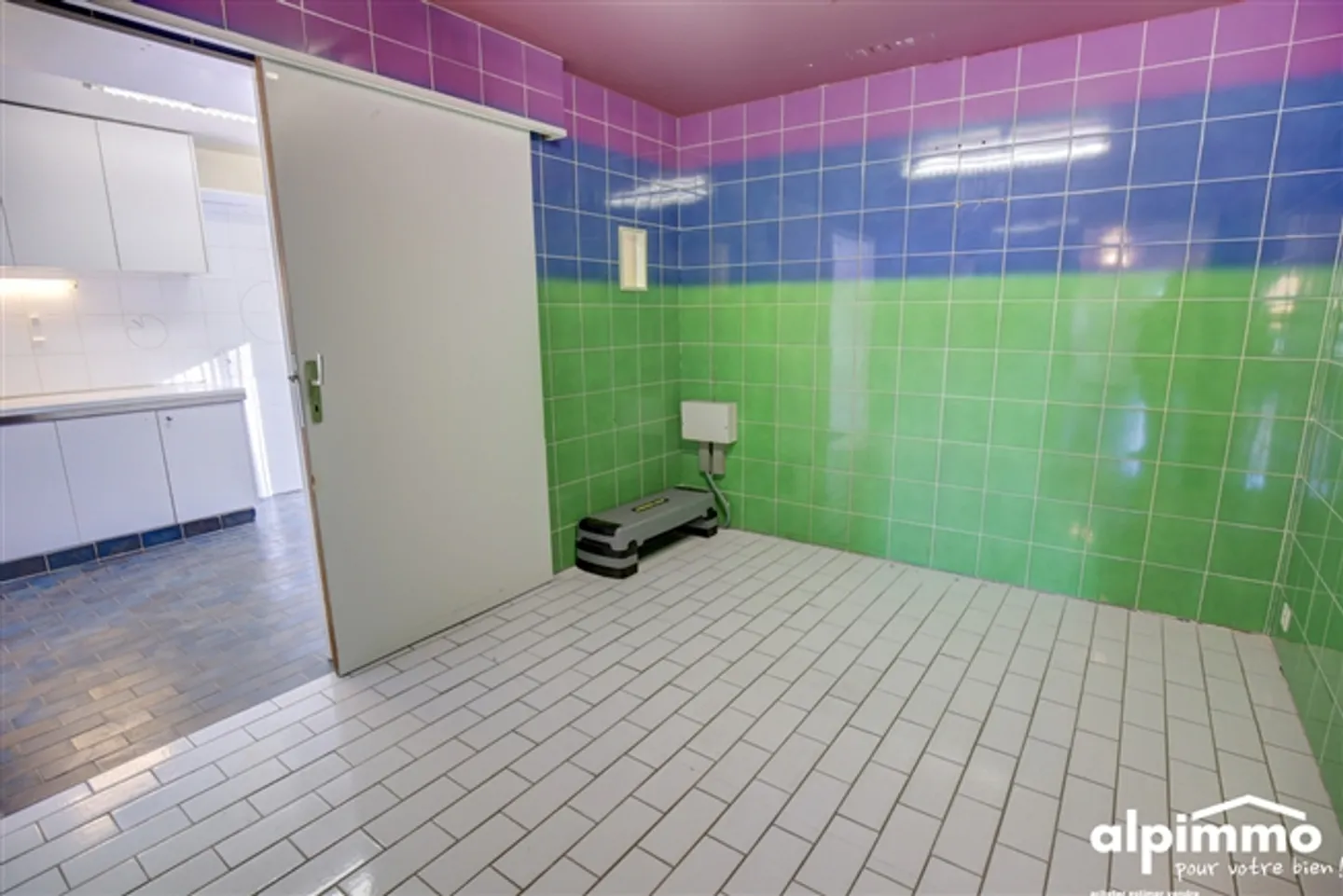 «Geräumige Wohnung mit Renovierungspotenzial 100m von den Aufzügen entfernt» - Foto 13 von 20